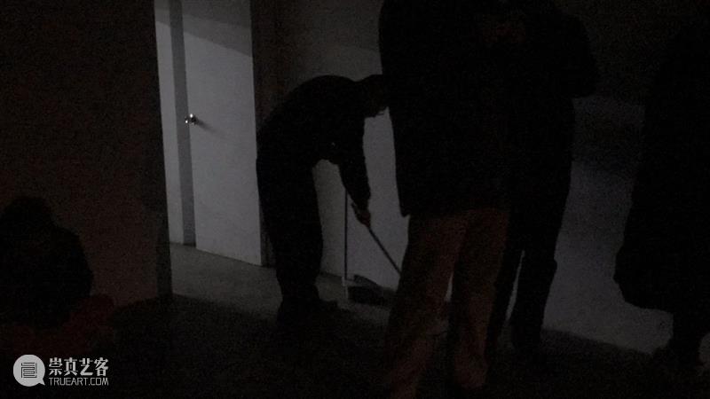 | 我们就是行为 | 1月31日最终现场 行为 现场 水泥 公园 空间 部分 艺术家 吕德生 何悠 河马 崇真艺客