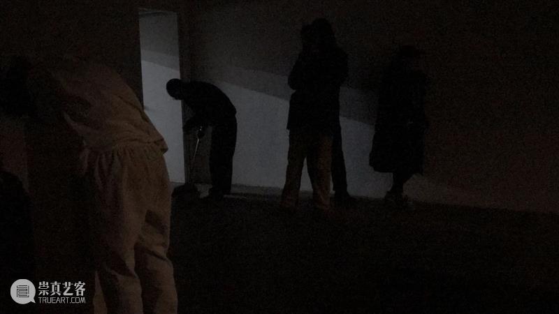 | 我们就是行为 | 1月31日最终现场 行为 现场 水泥 公园 空间 部分 艺术家 吕德生 何悠 河马 崇真艺客