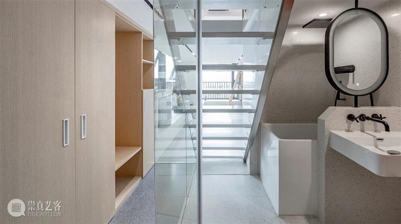 跃层公寓改造，拆除固有模块 / 泥木建筑工作室 建筑 泥木 工作室 跃层 公寓 模块 轴测图 书架 黄城 项目 崇真艺客