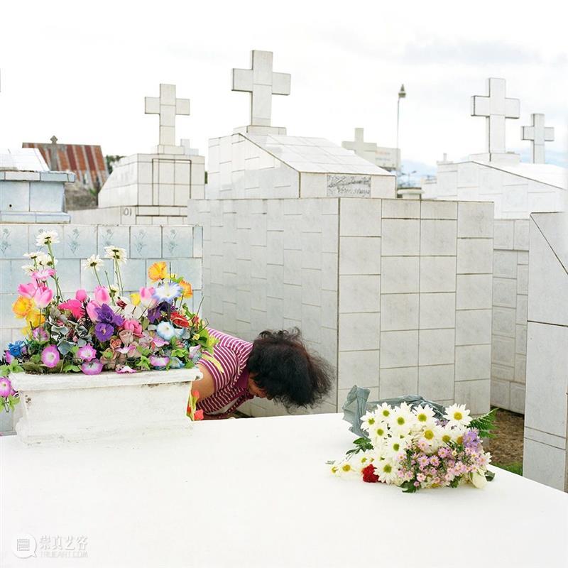 Foto Féminas：照片比文字更模糊，也给读者留下了更多的“功课” Foto 文字 照片 读者 功课 书籍 第三方 Por 深暗之影 Umbral 崇真艺客