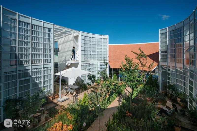 椭圆内院，越南LOOP精品酒店咖啡厅 / G+ Architects 越南 椭圆 内院 LOOP精品酒店咖啡厅 Tran 项目 占地面积 场地 长凳状 业主 崇真艺客