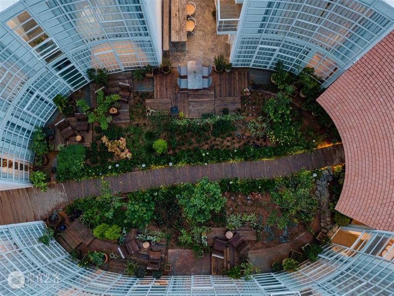 椭圆内院，越南LOOP精品酒店咖啡厅 / G+ Architects 越南 椭圆 内院 LOOP精品酒店咖啡厅 Tran 项目 占地面积 场地 长凳状 业主 崇真艺客