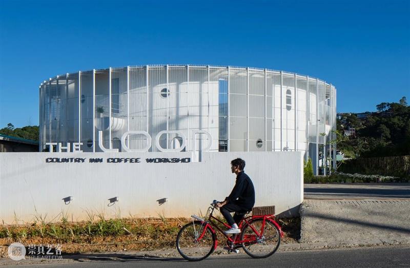 椭圆内院，越南LOOP精品酒店咖啡厅 / G+ Architects 越南 椭圆 内院 LOOP精品酒店咖啡厅 Tran 项目 占地面积 场地 长凳状 业主 崇真艺客