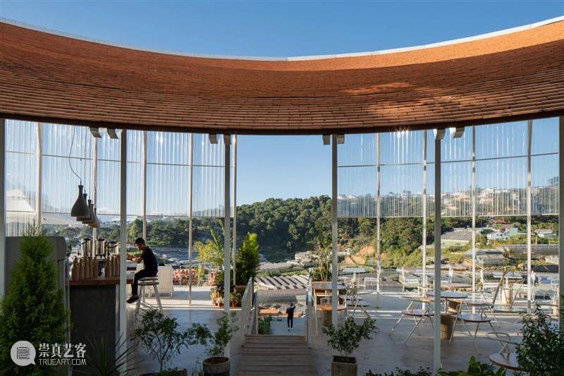 椭圆内院，越南LOOP精品酒店咖啡厅 / G+ Architects 越南 椭圆 内院 LOOP精品酒店咖啡厅 Tran 项目 占地面积 场地 长凳状 业主 崇真艺客