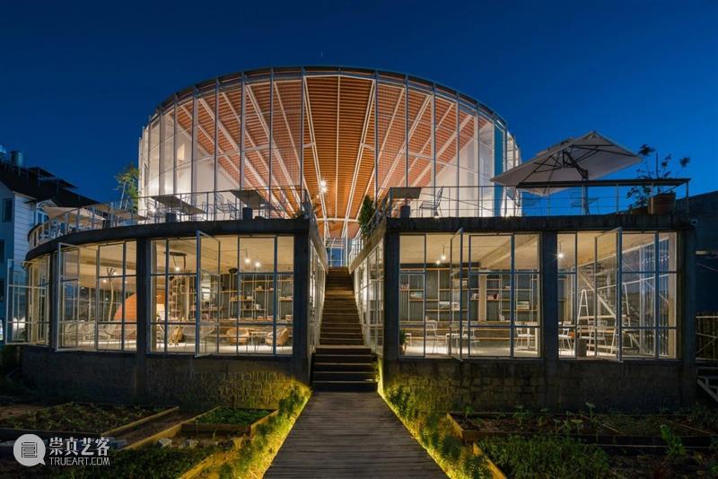 椭圆内院，越南LOOP精品酒店咖啡厅 / G+ Architects 越南 椭圆 内院 LOOP精品酒店咖啡厅 Tran 项目 占地面积 场地 长凳状 业主 崇真艺客