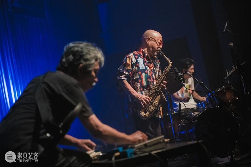 今晚放送丨昨天音乐节 ONLINE! · 第三回 —— Peter Evans / Zu / 梅津和时三重奏 Peter 梅津 音乐节 ONLINE 重奏 Sai Hong 小号手 演奏家 作曲家 崇真艺客