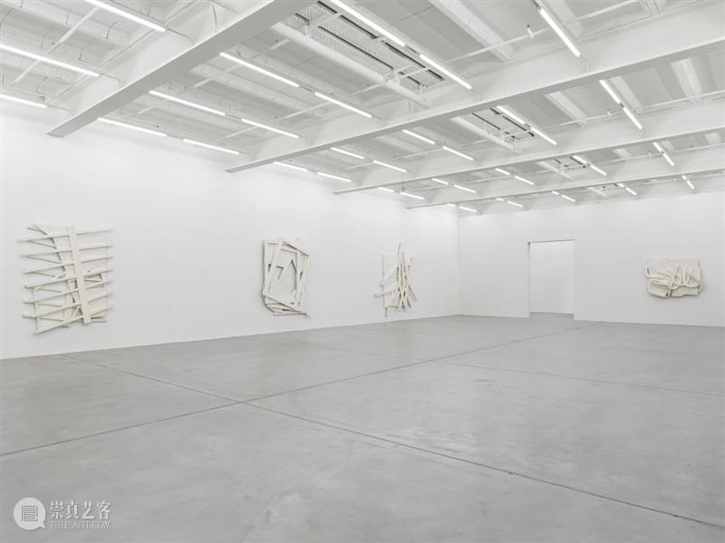 artnet报道 | 怀亚特·卡恩：是画还是雕塑？是纯白还是裸露？ 博文精选 伊娃培森胡柏画廊 怀亚特 卡恩 纯白 雕塑 art net 本文 artnet新闻授权转载文｜ Zhao怀亚特 Kahn 崇真艺客