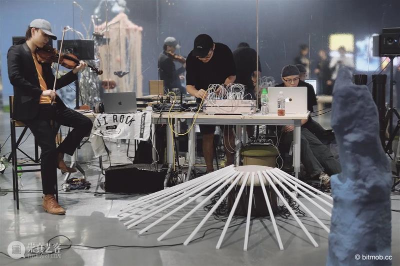 报名进行中 | 宇宙·自然·人——声音实验现场 宇宙 声音 现场 罗峣岚 个展 此地 系列 活动 巽美术馆 音乐 崇真艺客