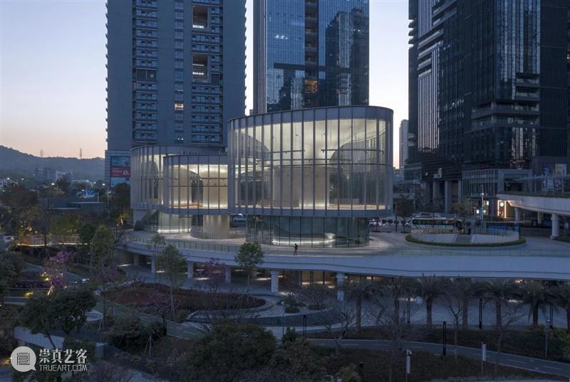 摩天楼群之间‘二层体块’，深圳云亭展览馆 / 源计划建筑师事务所 深圳 云亭 之间 体块 计划 建筑师事务所 展览馆 摩天楼群 张超 中国 崇真艺客