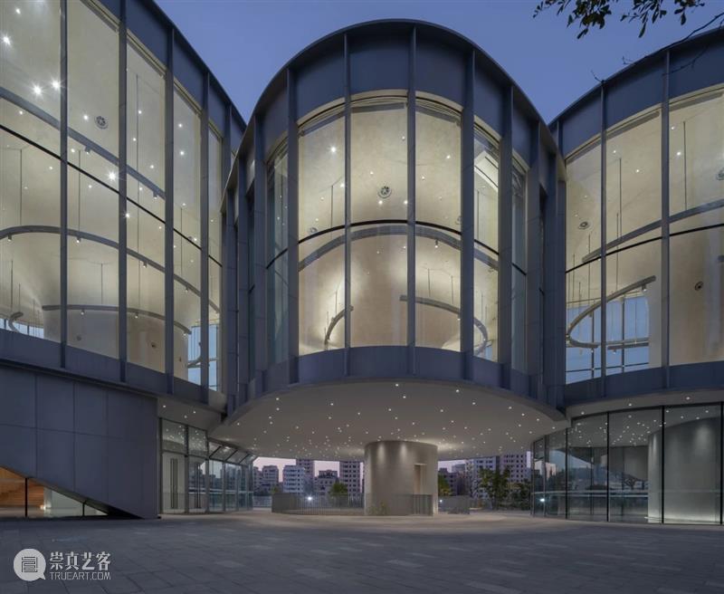 摩天楼群之间‘二层体块’，深圳云亭展览馆 / 源计划建筑师事务所 深圳 云亭 之间 体块 计划 建筑师事务所 展览馆 摩天楼群 张超 中国 崇真艺客