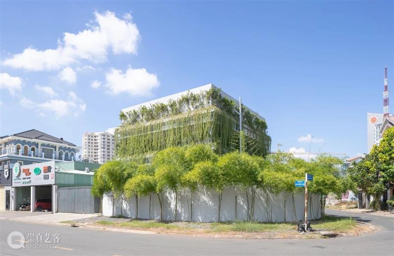 绿植“窗帘”，MIA设计工作室 / MIA Design Studio 工作室 绿植 窗帘 MIA Chien 场地 西贡市二号 街区 中央公园 附近 崇真艺客