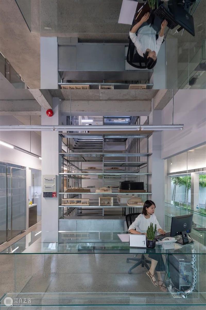 绿植“窗帘”，MIA设计工作室 / MIA Design Studio 工作室 绿植 窗帘 MIA Chien 场地 西贡市二号 街区 中央公园 附近 崇真艺客