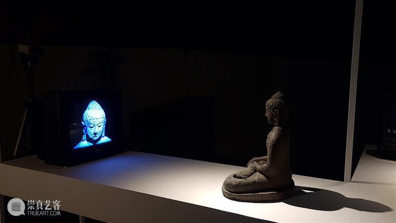 【OCAT上海馆 | 作品介绍】白南准《电视佛》，1974(2002) 作品 白南准 电视佛 OCAT 上海馆 当前 媒介 东亚 录像 艺术 崇真艺客