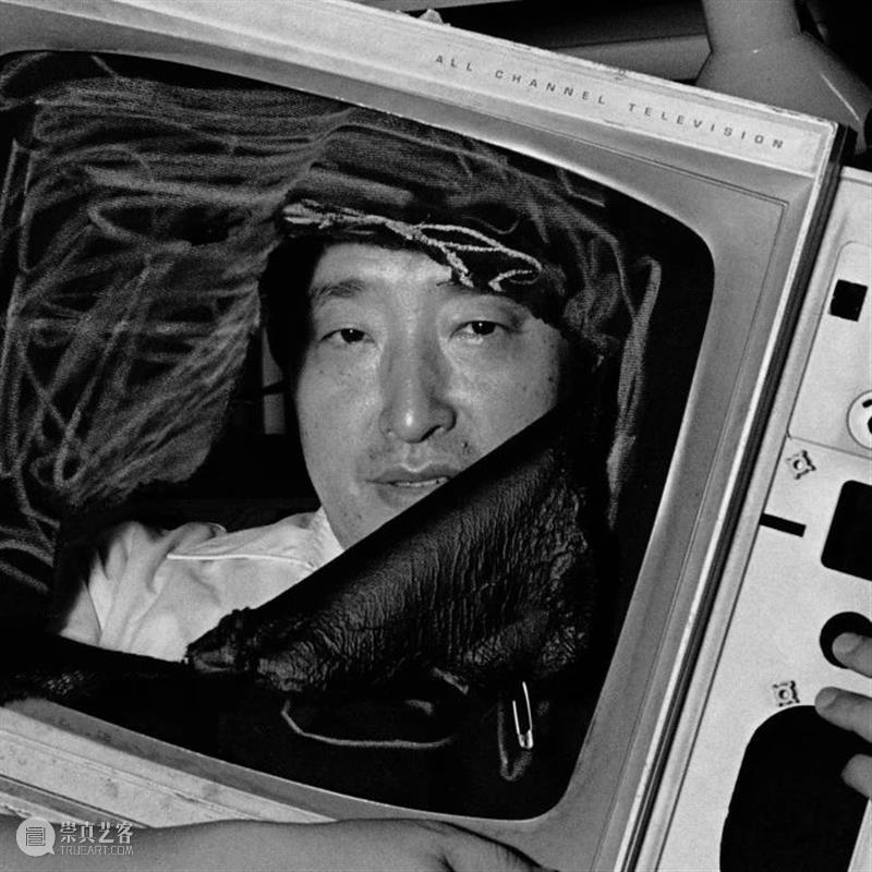 【OCAT上海馆 | 作品介绍】白南准《电视佛》，1974(2002) 作品 白南准 电视佛 OCAT 上海馆 当前 媒介 东亚 录像 艺术 崇真艺客