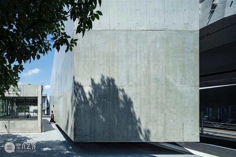 千駄谷‘垂直’混凝土公共卫生间 / Suppose Design Office 混凝土 公共卫生 千駄谷 Hasegawa 建筑 城市 高速公路 国家体育场地铁站 之间 文化 崇真艺客