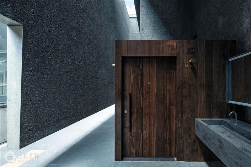 千駄谷‘垂直’混凝土公共卫生间 / Suppose Design Office 混凝土 公共卫生 千駄谷 Hasegawa 建筑 城市 高速公路 国家体育场地铁站 之间 文化 崇真艺客