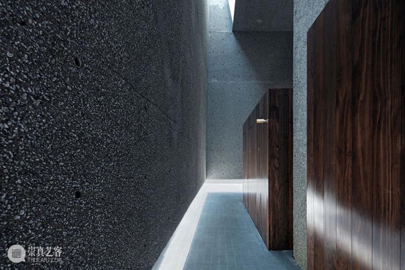 千駄谷‘垂直’混凝土公共卫生间 / Suppose Design Office 混凝土 公共卫生 千駄谷 Hasegawa 建筑 城市 高速公路 国家体育场地铁站 之间 文化 崇真艺客