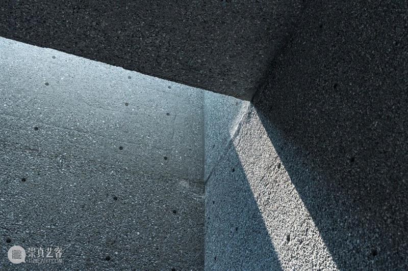 千駄谷‘垂直’混凝土公共卫生间 / Suppose Design Office 混凝土 公共卫生 千駄谷 Hasegawa 建筑 城市 高速公路 国家体育场地铁站 之间 文化 崇真艺客