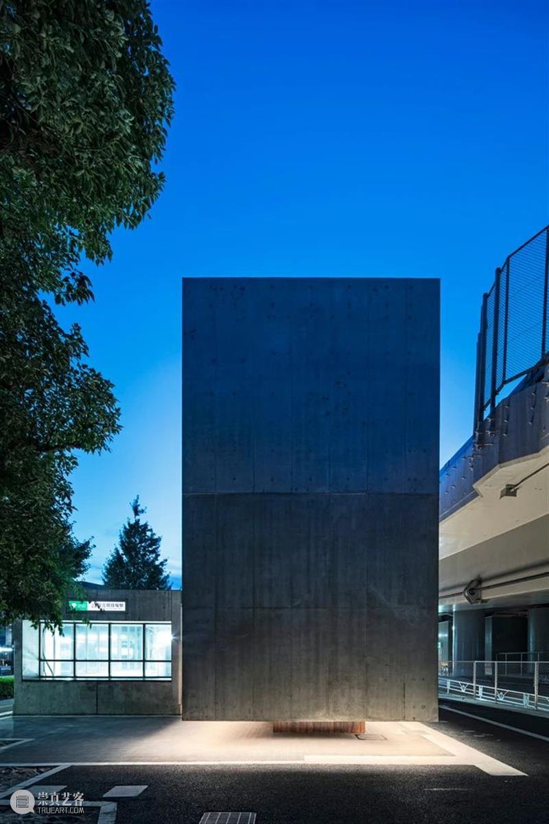 千駄谷‘垂直’混凝土公共卫生间 / Suppose Design Office 混凝土 公共卫生 千駄谷 Hasegawa 建筑 城市 高速公路 国家体育场地铁站 之间 文化 崇真艺客