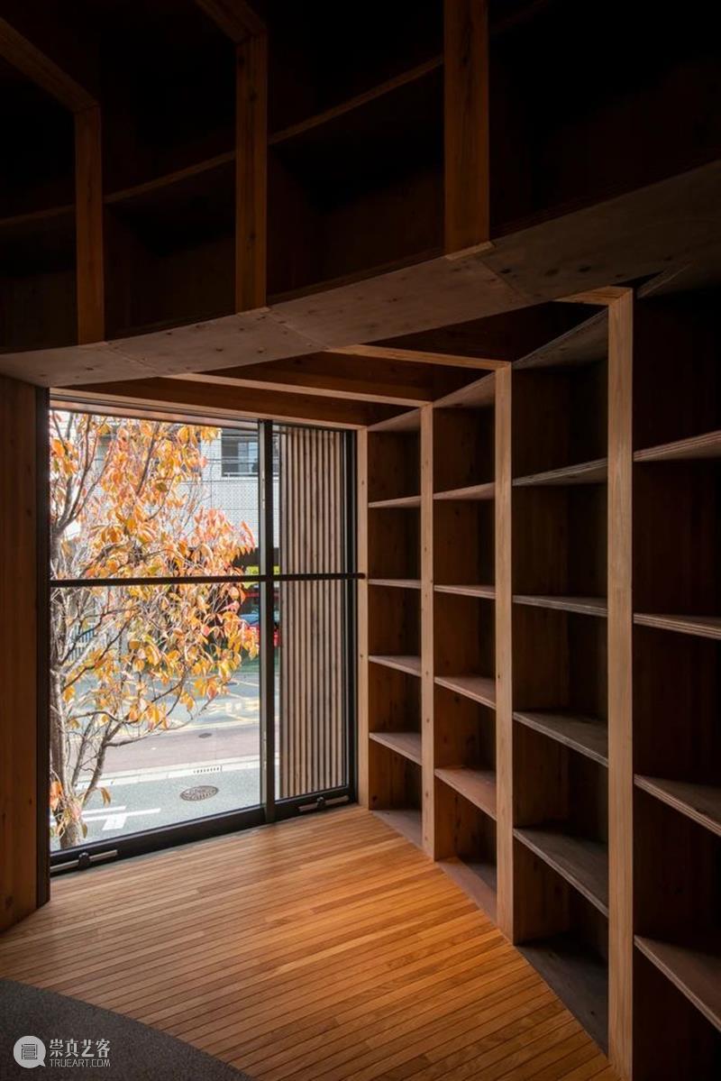 Maruhon 木制造商办公室及展厅 / KATORI archi+design associates 办公室 展厅 制造商 Maruho Mizusaki 福冈市 住宅区 Maruhon 日本 西部 崇真艺客