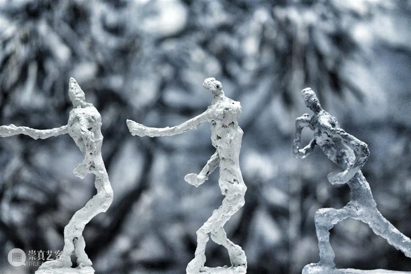 展览现场 | 「废墟的雨」Rainy Ruins ——曲岩个展 废墟 现场 曲岩 个展 Ruins Ruins曲 岩QU Yan 时间 熏依社画廊 崇真艺客
