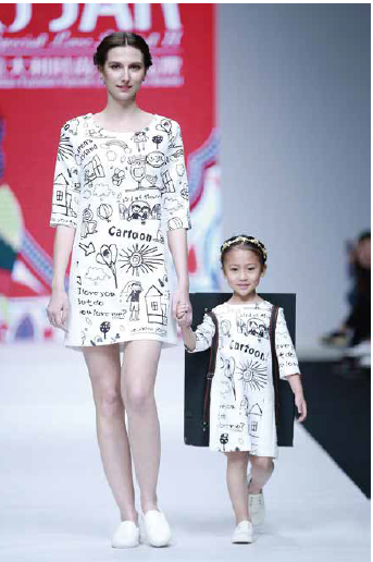 【Kids Museum】美术馆T台：穿在身上的Andy Warhol 美术馆 Warhol 身上 T台 Museum 老师 Zeng 时间 地点 上海民生现代美术馆一楼 崇真艺客