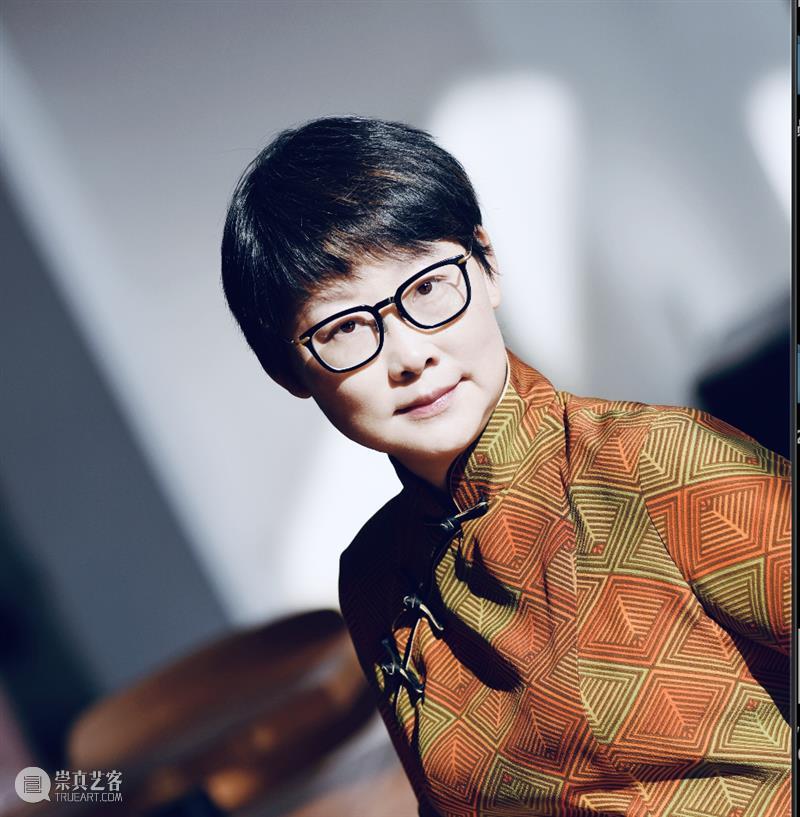 一个美术馆的基本素养：有猫大家吸！ 美术馆 素养 伙伴 一只猫 以上 海明威 喵星人 上海民生现代美术馆 合家 日子 崇真艺客