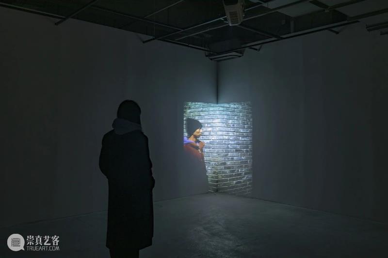 【OCAT上海馆 | 作品介绍】王功新《两平方米有效空间》、《破的凳》,1995-2020 作品 两平方米有效空间 破的凳 王功新 OCAT 上海馆 当前 媒介 东亚 录像 崇真艺客