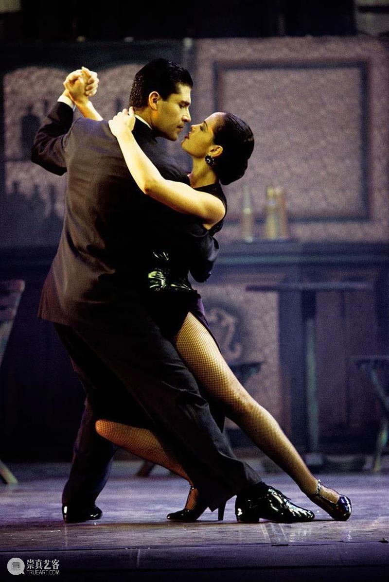 什么是孤独者的三分钟爱情？ 视频资讯 上海大剧院 孤独者 爱情 作家 麦家 作品 暗算 男人和女人 上身 脚下 欲望 崇真艺客