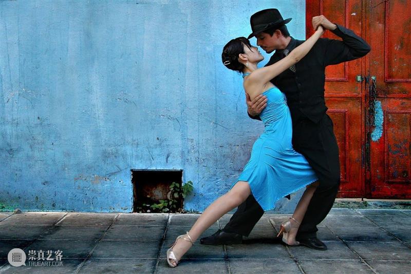 什么是孤独者的三分钟爱情？ 视频资讯 上海大剧院 孤独者 爱情 作家 麦家 作品 暗算 男人和女人 上身 脚下 欲望 崇真艺客