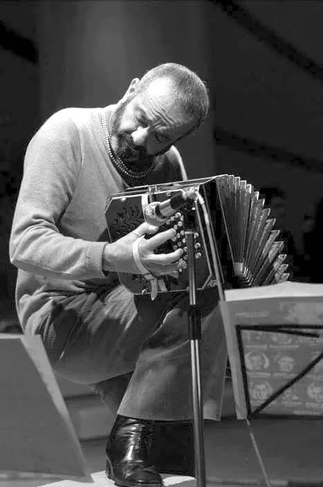 什么是孤独者的三分钟爱情？ 视频资讯 上海大剧院 孤独者 爱情 作家 麦家 作品 暗算 男人和女人 上身 脚下 欲望 崇真艺客