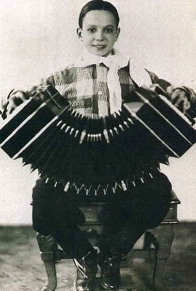 什么是孤独者的三分钟爱情？ 视频资讯 上海大剧院 孤独者 爱情 作家 麦家 作品 暗算 男人和女人 上身 脚下 欲望 崇真艺客