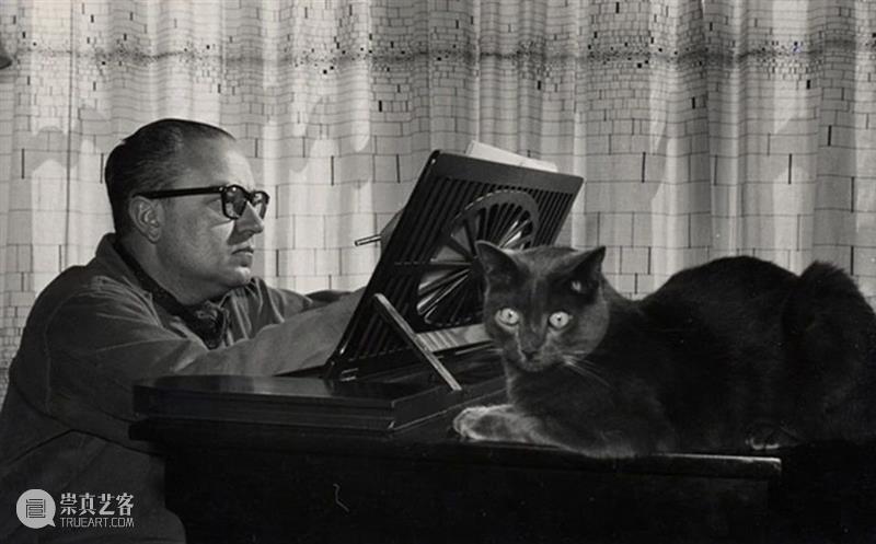 什么是孤独者的三分钟爱情？ 视频资讯 上海大剧院 孤独者 爱情 作家 麦家 作品 暗算 男人和女人 上身 脚下 欲望 崇真艺客