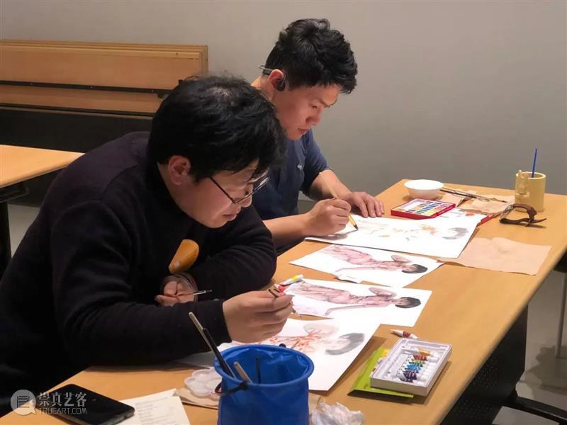 震旦博物馆【民•潮】特展活动报名 | 【绘画课】月份牌擦笔水彩画法课程  浦江畔文化宝盒 课程 水彩 画法 月份 活动 震旦博物馆 杭穉英 原作 月份牌分解图 孙尧 崇真艺客
