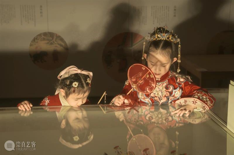 活动回顾|中国年文化与设计展里的汉服秀  浙江美术馆 中国 活动 文化 汉服秀 金牛纳福上元安康寒风 细雨 气温 浙江美术馆 汉服 妹妹 崇真艺客