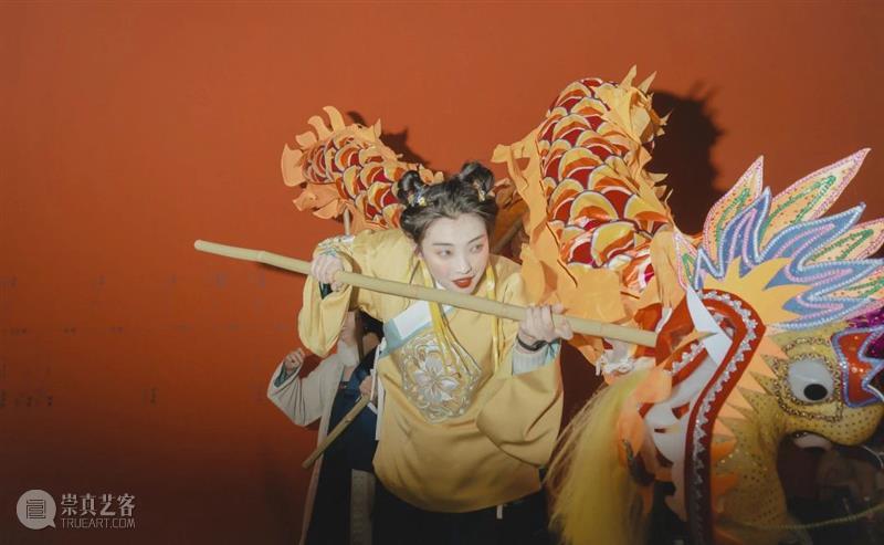 活动回顾|中国年文化与设计展里的汉服秀  浙江美术馆 中国 活动 文化 汉服秀 金牛纳福上元安康寒风 细雨 气温 浙江美术馆 汉服 妹妹 崇真艺客