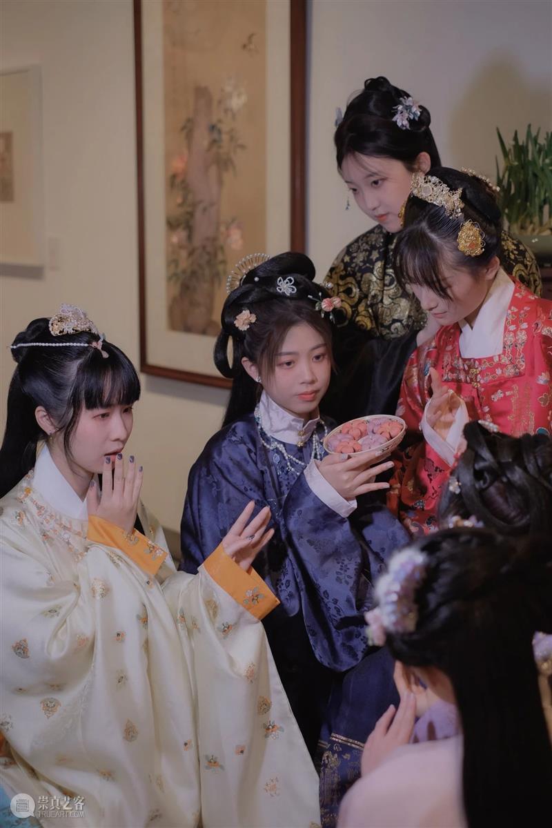 活动回顾|中国年文化与设计展里的汉服秀  浙江美术馆 中国 活动 文化 汉服秀 金牛纳福上元安康寒风 细雨 气温 浙江美术馆 汉服 妹妹 崇真艺客