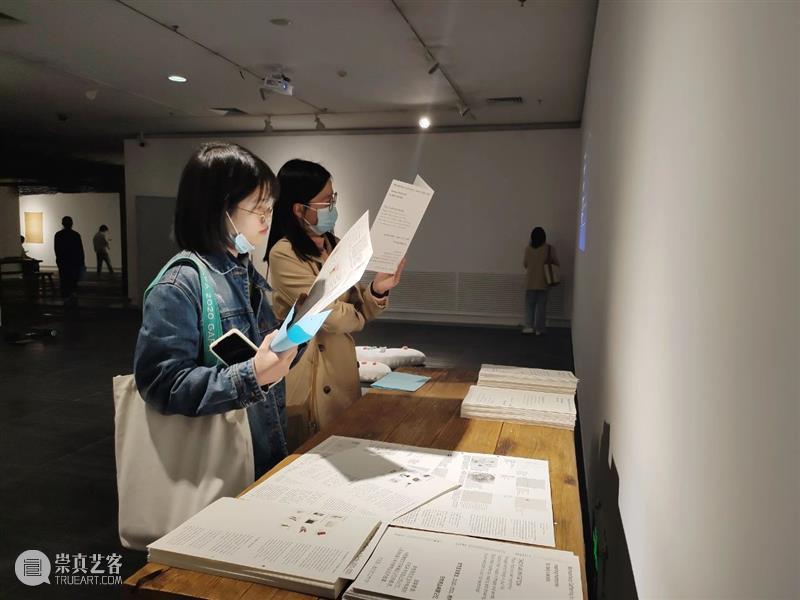 布展手记|首届泛东南亚三年展序列研究展 项目 #1：同音反复，声深入心 东南亚 序列 研究展 项目 布展 手记 海报 详情 主办单位 广州美术学院 崇真艺客
