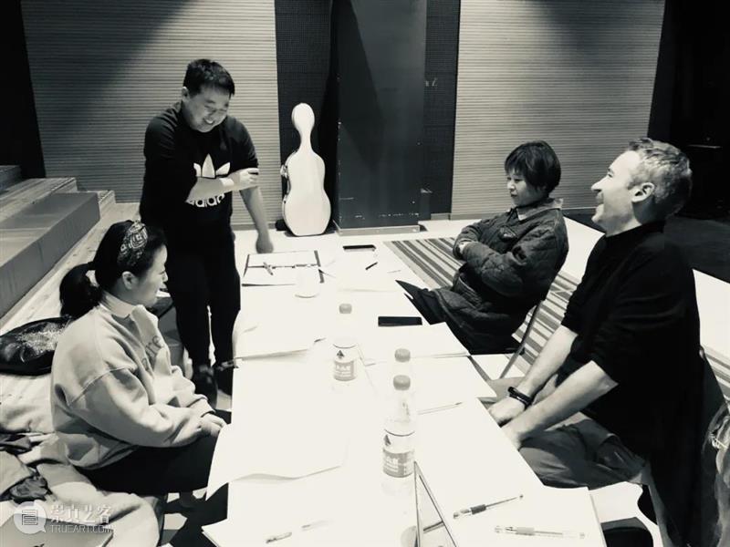 新文本孵化《男人与猫》开票 | 没有穿越,我们还能怎样和“李焕英”们对话? 李焕英 男人与猫 文本 原点 贺年档 票房 黑马 你好 贾玲 妈妈 崇真艺客