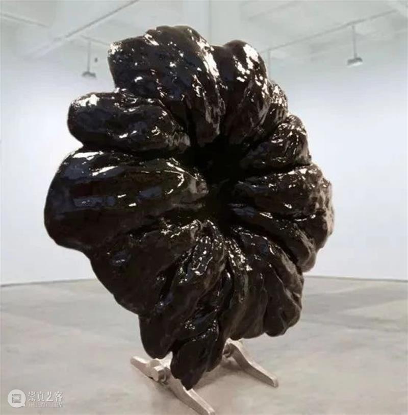 装置丨漂浮的蘑菇云——转瞬即逝、令人恐惧的美丽 蘑菇云 装置 上方 中国舞台美术学会 右上 星标 本文 雕塑 毁灭性 矛盾 崇真艺客