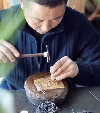 金银错青铜时代的绚丽晚霞，金银易懂，“错”你了解吗？ 金银错 青铜 时代 晚霞 金银 工艺 春秋 晚期 中国 错金银鸠杖首 崇真艺客
