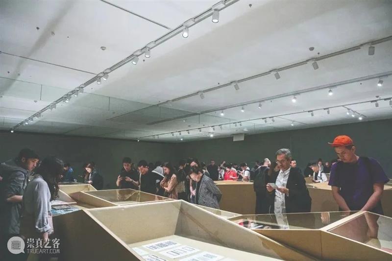 新展预告 |在海边做一场白日梦——《daydream何见平个展》 白日梦 新展 海边 daydream何见平个展 daydream 何见平 个展 视觉 海报 富阳 崇真艺客