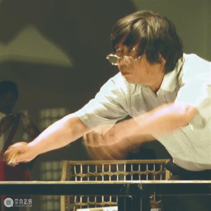 【OCAT上海馆 | 作品介绍】山本圭吾，《手 No.2》，1976；《脚No.3》，1977 作品 山本圭 OCAT 上海馆 脚No.3 当前 媒介 东亚 录像 艺术 崇真艺客