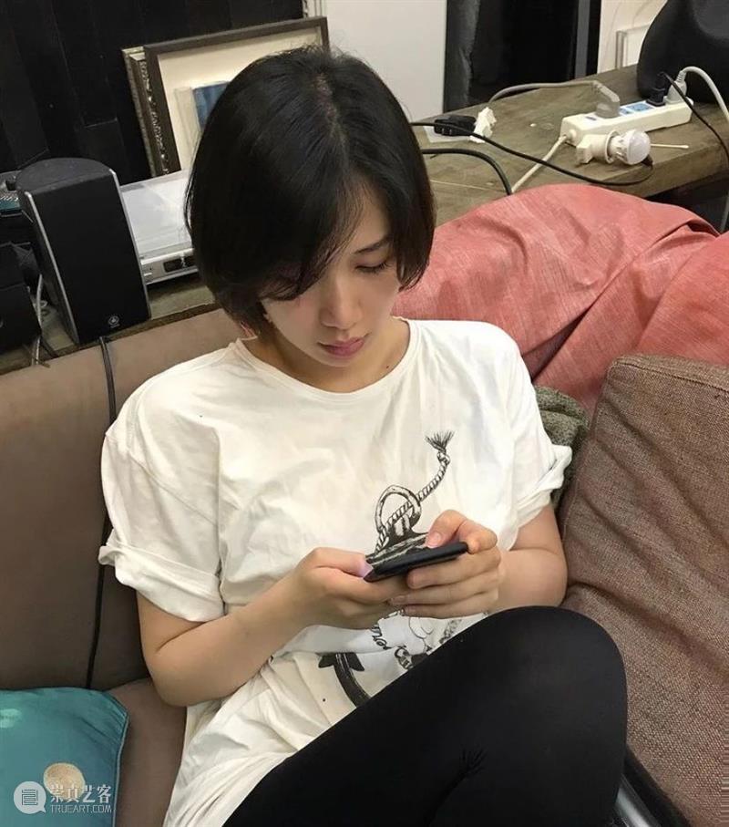 唐人香港|90后女性艺术家“低烧的绘画 ”3月18号开幕 低烧 绘画 艺术家 香港 90后 女性 唐人 LOW FEVER 策展人 崇真艺客