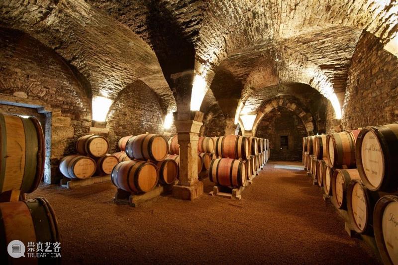 一本带您游历欧洲十二座葡萄酒名庄的珍贵护照 | PFV 顶级葡萄酒家族联盟限量版收藏礼盒上拍 欧洲十二座 葡萄酒名庄 护照 PFV 葡萄酒家族联盟 限量版 礼盒 酒界 翘楚 瑰酿蘇富比 崇真艺客