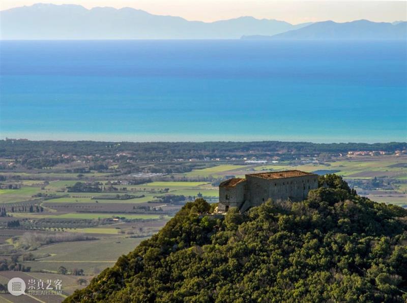 一本带您游历欧洲十二座葡萄酒名庄的珍贵护照 | PFV 顶级葡萄酒家族联盟限量版收藏礼盒上拍 欧洲十二座 葡萄酒名庄 护照 PFV 葡萄酒家族联盟 限量版 礼盒 酒界 翘楚 瑰酿蘇富比 崇真艺客