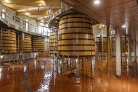 一本带您游历欧洲十二座葡萄酒名庄的珍贵护照 | PFV 顶级葡萄酒家族联盟限量版收藏礼盒上拍 欧洲十二座 葡萄酒名庄 护照 PFV 葡萄酒家族联盟 限量版 礼盒 酒界 翘楚 瑰酿蘇富比 崇真艺客