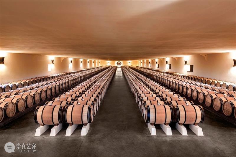 一本带您游历欧洲十二座葡萄酒名庄的珍贵护照 | PFV 顶级葡萄酒家族联盟限量版收藏礼盒上拍 欧洲十二座 葡萄酒名庄 护照 PFV 葡萄酒家族联盟 限量版 礼盒 酒界 翘楚 瑰酿蘇富比 崇真艺客