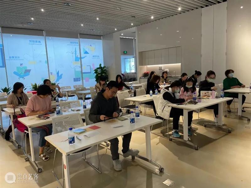 艺谈 | 回顾：从蕨类热到中国迷，时尚的轮回画了个圈 中国 蕨类 艺谈 图片 来源 时代 维多利亚 时期 女性 服饰 崇真艺客