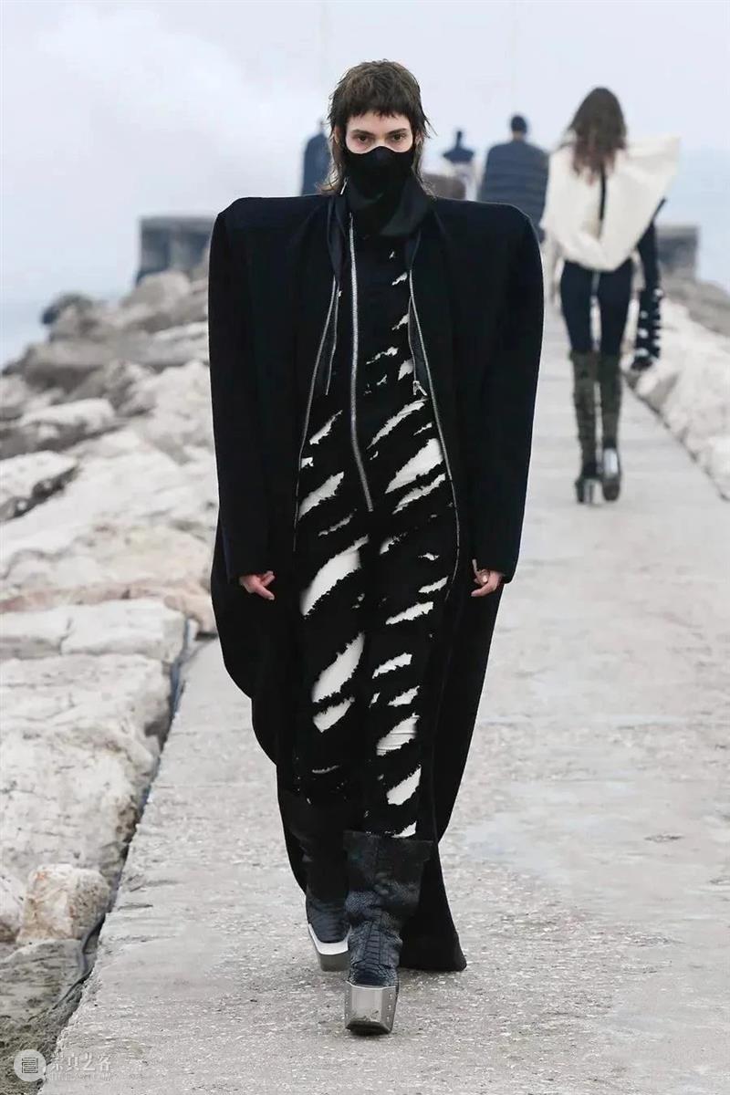 【IFA-流行趋势】Rick Owens | 2021 A/W 对保守主义的戏谑嘲弄 Owens IFA 趋势 保守主义 我的故事 故事 孩子们 长大后 瘾君子 酒鬼 崇真艺客